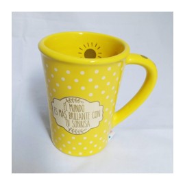 Taza lunares amarilla el mundo
